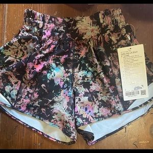NWT hotty hot LR shorts 4”